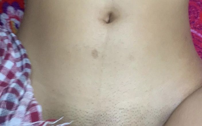 Wicked Aryan: Dezbrăcându-mă încet în fața oglinzii în timp ce îmi rulează mâinile peste corpul meu...