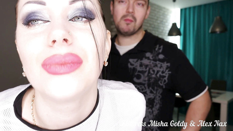 Goddess Misha Goldy: Casal de gigantes fazendo você gozar e comendo você encolhido...