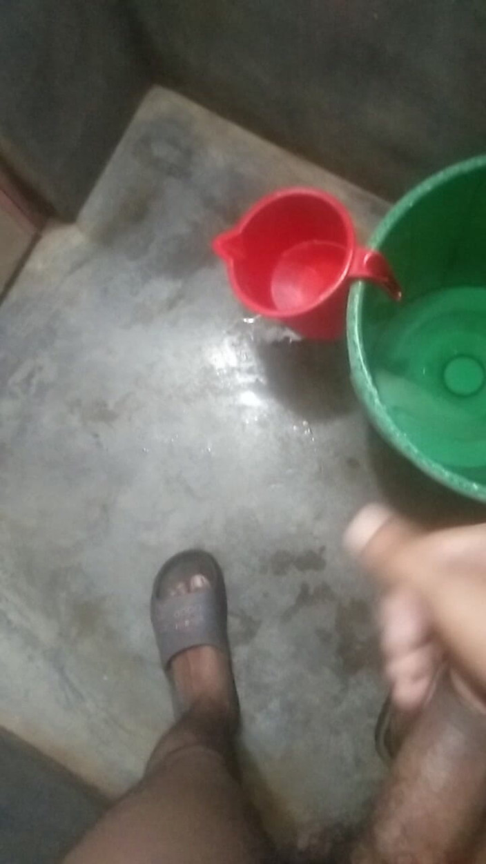Viral_tiktokar: Nu am putut noaptea, așa că m-am dus la baie