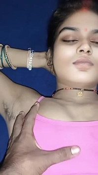 Nouvelle tatie indienne se fait baiser par une beauté indienne