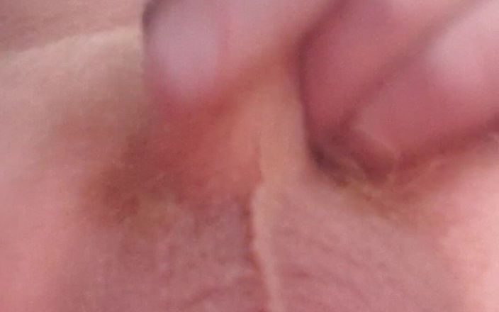 Redhairy4u: Мій крихітний член мочиться