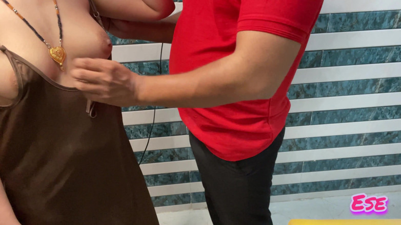 Sammy Sins: Adik ipar seksi ini dientot sama kurir seks favoritnya!!