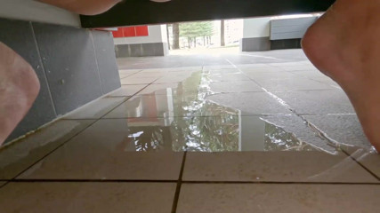 Chubbysexe: Pisse dans les toilettes publiques, fille extrême