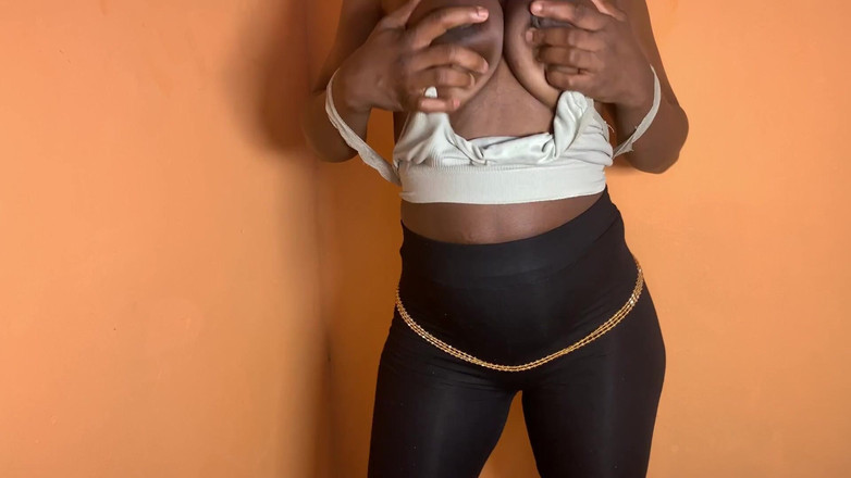 Fridayborn3: Sexy africká ebenová s čokoládovou kůží ve stoje šuká