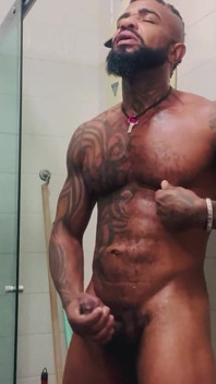 Felipe Nuru - Eiaculare in Bagno