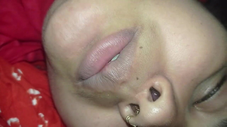 Desivideo: 新婚夫妻在家里的视频