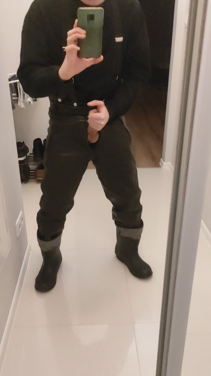 Gayfucker25: 게이 육군 남자 섹스. 나는 고무 부츠와 가죽 바지를 입고 있어