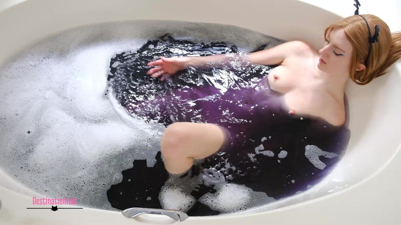 Destination Kat: Волшебная мастурбация в ванне