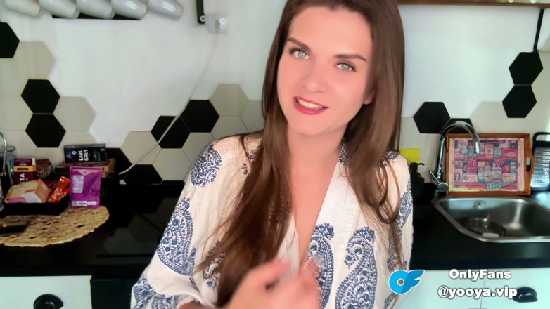 YooYa ASMR: Minha madrasta trans quer me foder na bunda com seu...