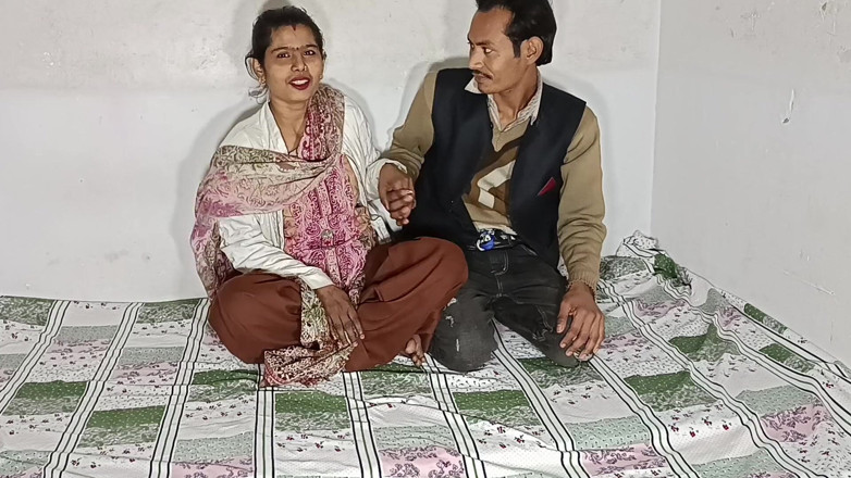 Desi Bhabhi Neha: Amadora esposa é fodida no chão quente indiana milf sexo