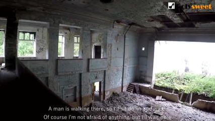 Polly Sweet: Ruská studentka veřejně kouří a šuká v opuštěné vysoké škole (anglické titulky)