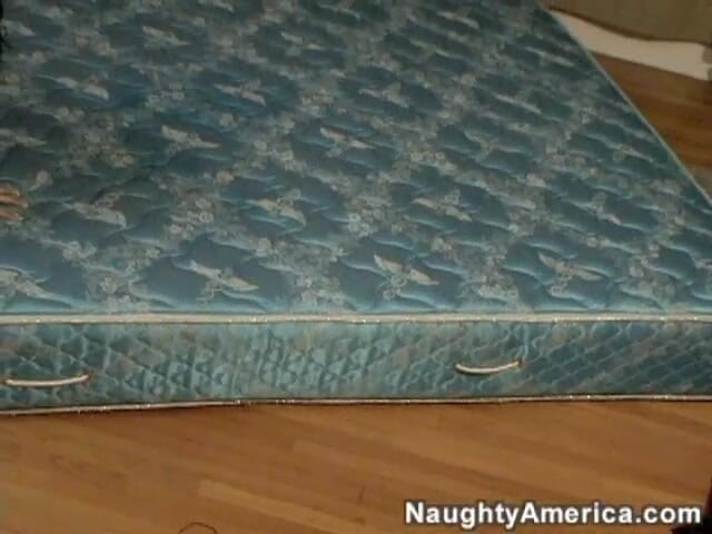 Naughty America: Toket jennifer steele dientot habis-habisan di ranjang