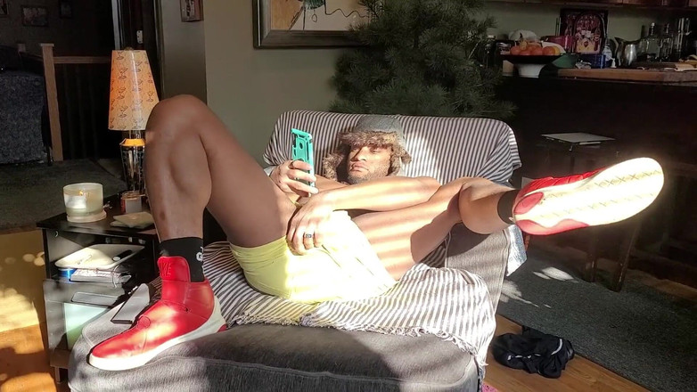 Kennie Jai: लाल नाइके में Kenniejai झटका देती है