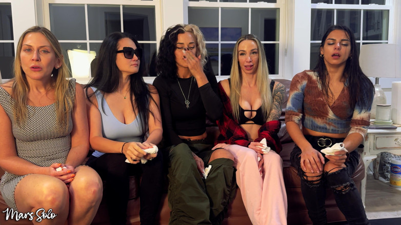 Mars solo: 5 Girls Try Sneezing Powder - Mars Solo, Sinthia Bee, Sexy...