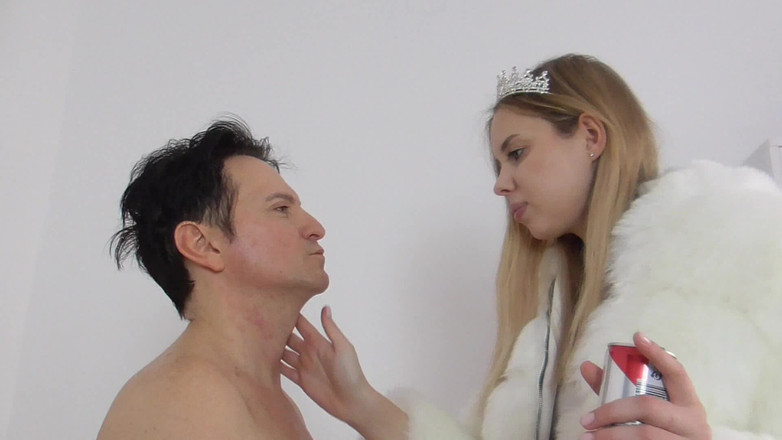 Femdom Austria: Високий Фіндом дресирує свого раба!