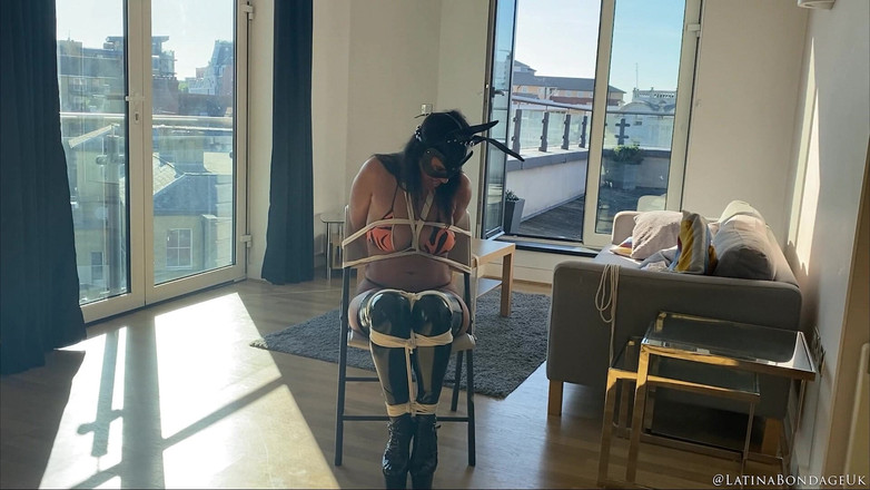 Latina Fetish: 超级拉丁女郎在暴徒莱尔被抓！