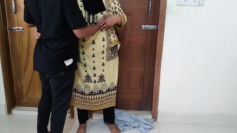 Aria Mia: Che scandalo il suo figliastro si mise con il gran...