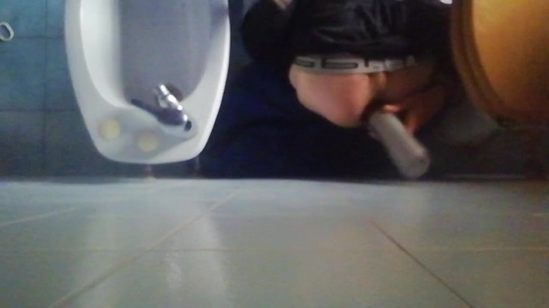 Culopeke: Guy tied her legs and opens her tight ass