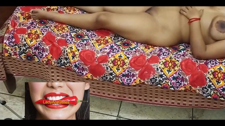 Hotty Jiya Sharmaa: 印度妻子按摩