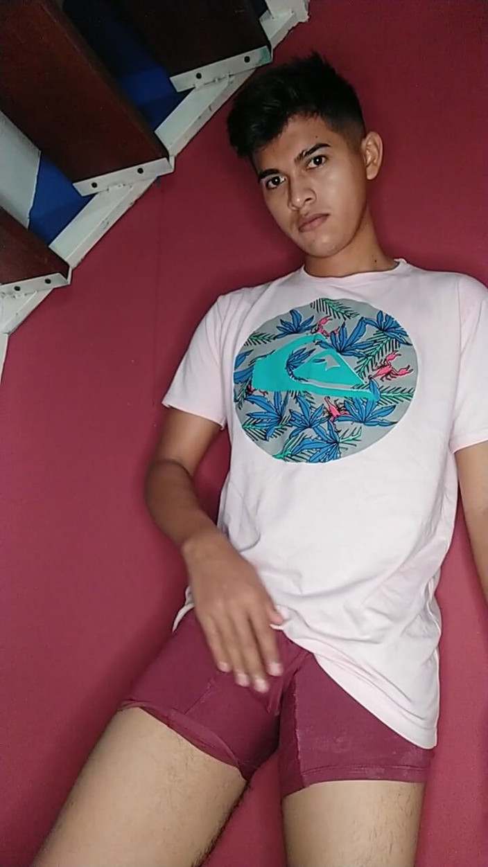 Viral boys: Alan Tokers şafakta mastürbasyon yapıyor