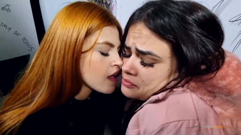 FetishKing: Deep Kisses Red Freckled Girl and Her Sweet Girlfriend