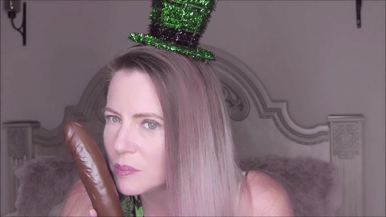 Nikki Nevada: St. Patrick's day dildo fuck and JOI with stepmommy