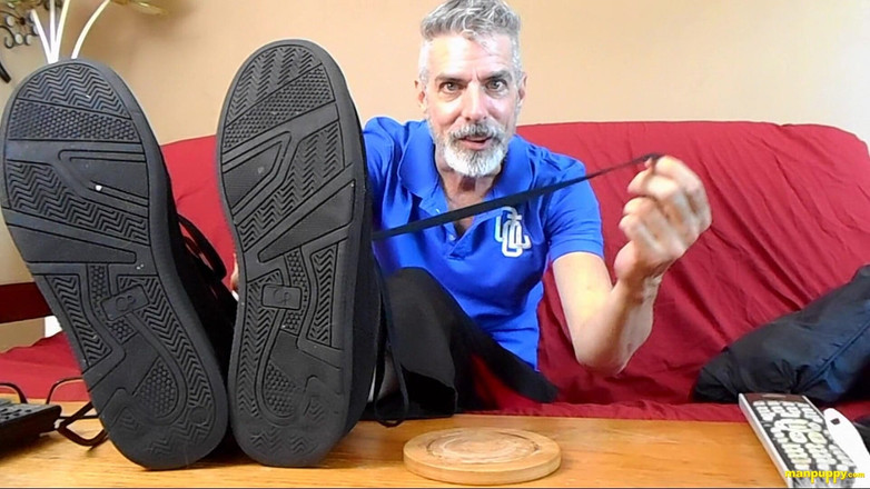 Man Puppy: Masáž nohou páchnoucí ponožkou - táta Giant 4