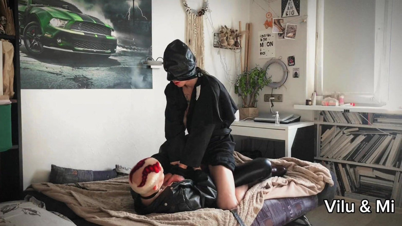 Vilu_and_Mi: Succubus Vilu Vidish trói buộc linh mục trẻ