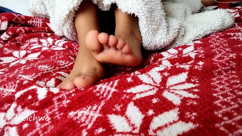 Dreichwe: Beautiful Feet for Your Favorite Fetish
