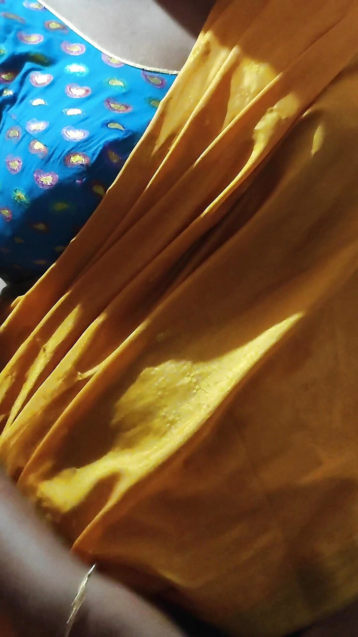 Realmallucouplevlog: Девушка Mallu трахает киску пальцами