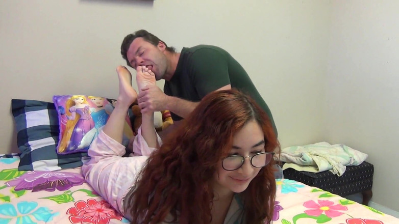 Jerky Girls: Alexis Ortiz Foot Job Explosion Featuring Alexis Ortiz