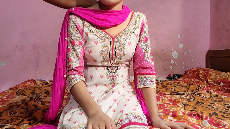Your kavita bhabhi: Desi Bhabhi Venkovní Baiti Thi Tabhi Diya ošukaná jejím nevlastním...