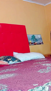 Seks threesome sama pria yang doyan selingkuh dan suaminya bawa pulang pria ini untuk ngentot istri bahenolnya, kelly