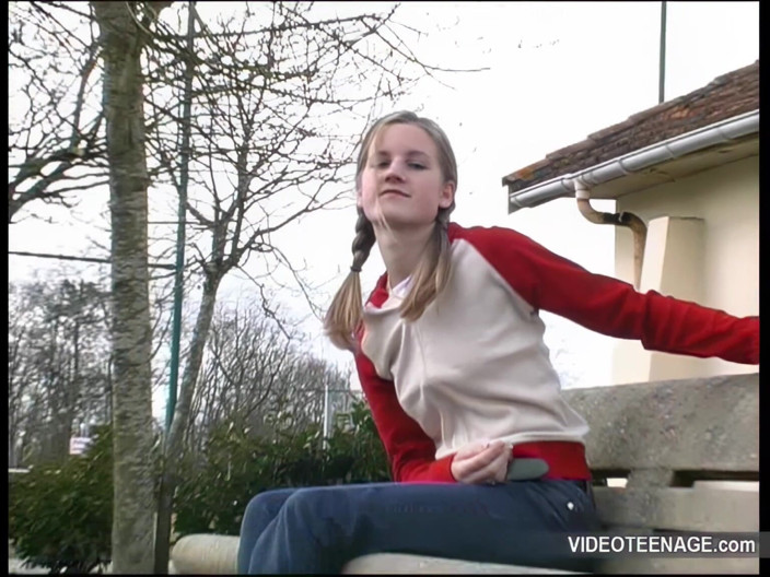 Videoteenage: Cute 18 Year Blonde Girl Does Blowjob Outdoor