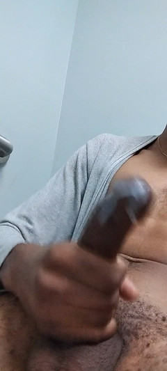 Manileftcurve: Papi acaricia su enorme bbc con curvas
