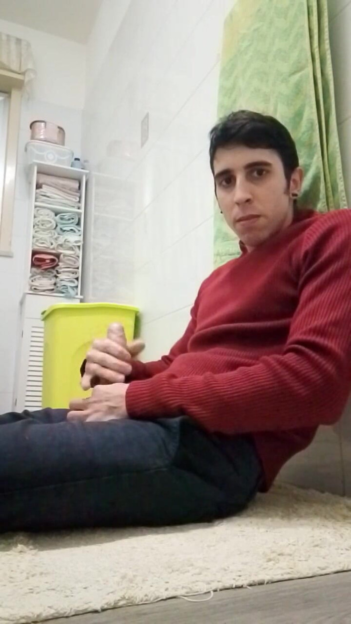 Ricxx97: Masturbazione in Bagno