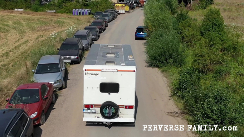 Perverse Family: Famiglia perversa 52.1 (stagione 4): Riscaldamento sporco per Techno