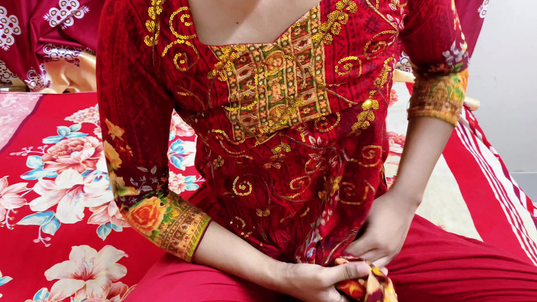 Bdsex24: Pracující dívka šuká kundičku má majitele v domě