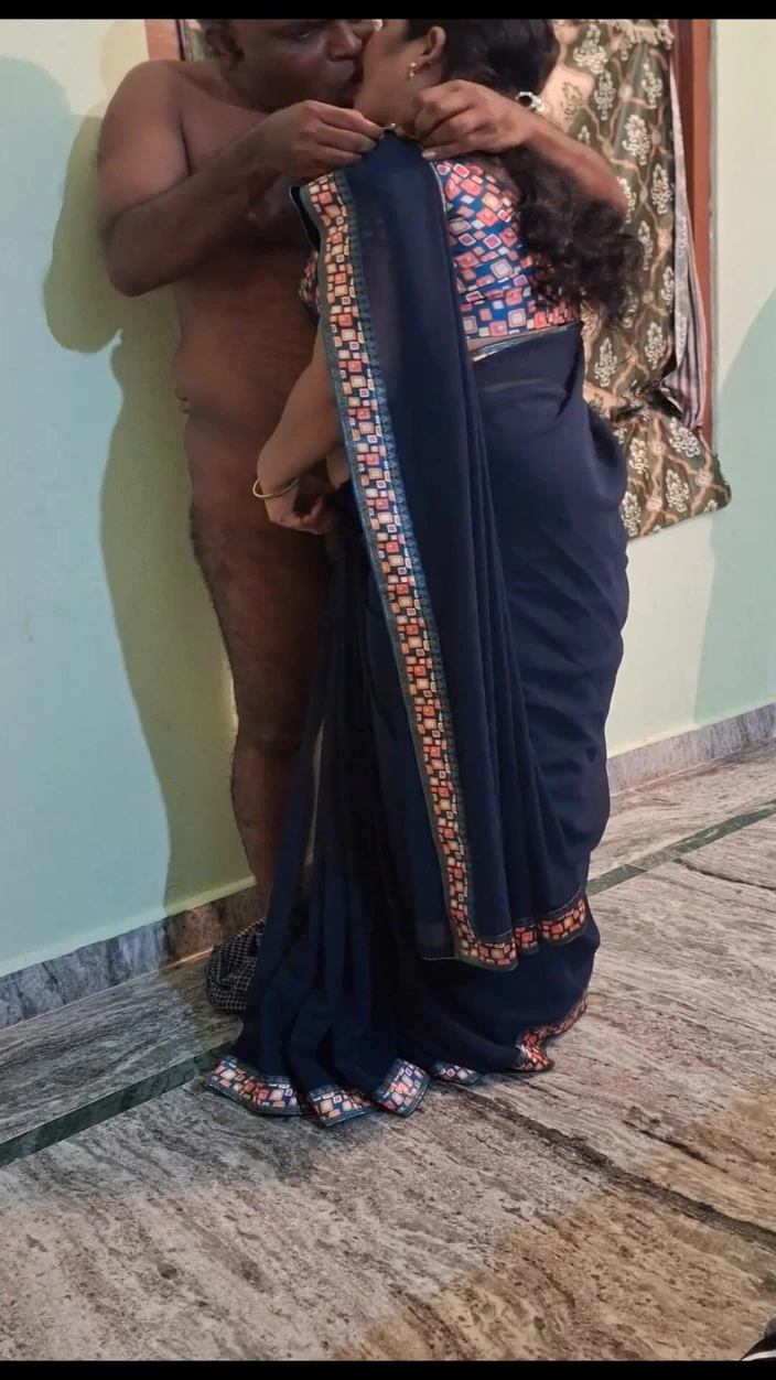 Sexy sindu: Wife in Saree Sex with Neighbour
