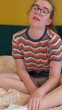 Babygirl dokucza ci, gdy próbujesz pracować