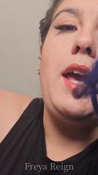 Recompensa para exibição bissexual: cinta-caralho em pov, louvando conversa suja e encorajamento de porra