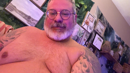 Hand-Free-Daddy-Chub: Online hodina čtení vysokoškolského profesora se promění v sexuální