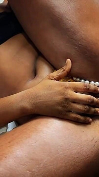 Oh mon dieu ! N’arrête pas que cette bite est énorme tu mouilles tellement !