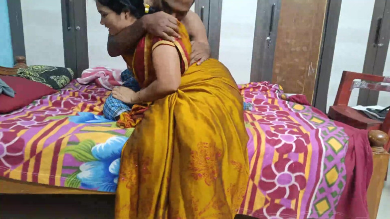 Sexy sindu: Sindu yenge yatak odasında devar ile sari seks
