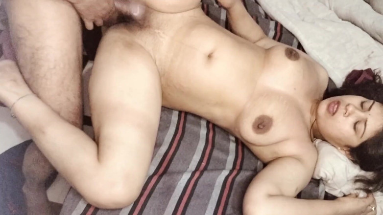 Sexy Girlfriend Girl: Mi sembra che ci sia qualcuno accanto a me che...