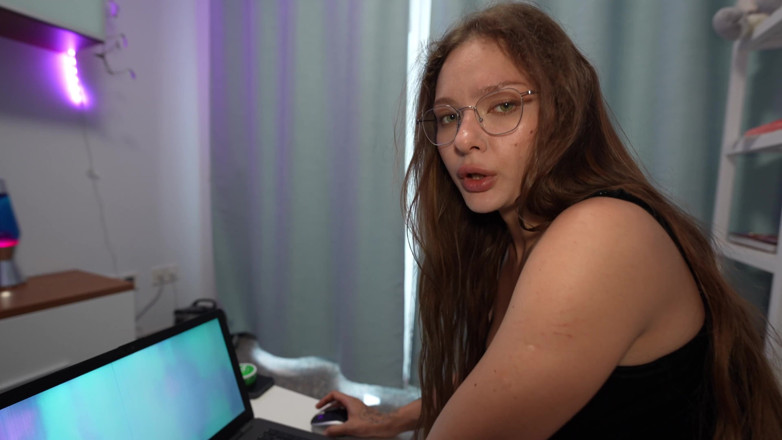 Alexa Poshspicy: Meia-irmã assistiu muito anal agora ela quer tentar anal