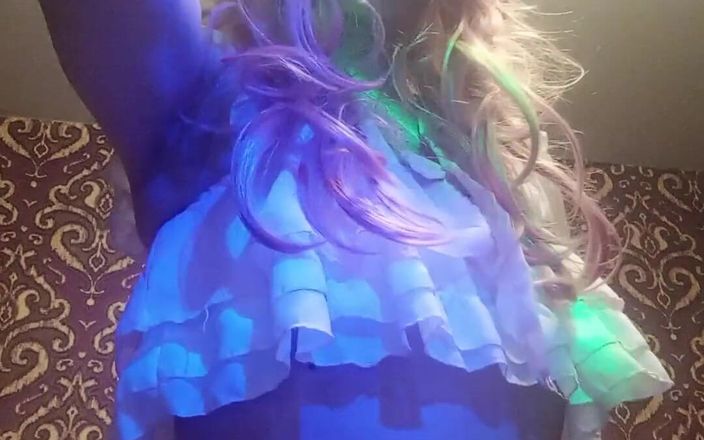 violet_bisex: Violet'in travesti dansı.
