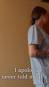 Le Kinésithérapeute Me Fait Un Massage À Fin Heureuse En Bonus.