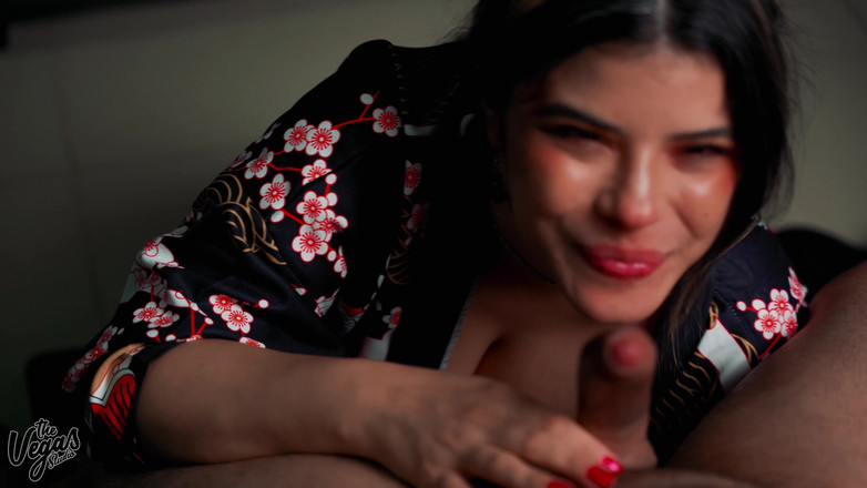 Selena Vega: एनीमे डाकिमकुरा तकिए से अपने नए किमोनो में लंड चूसते हुए कितनी प्यारी लगती हूं?