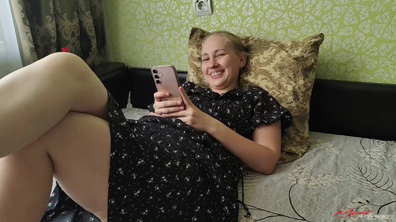 Meri-Mouse: Pomohl Nevlastní Sestře Roztáhnout Její Anální Před Datem